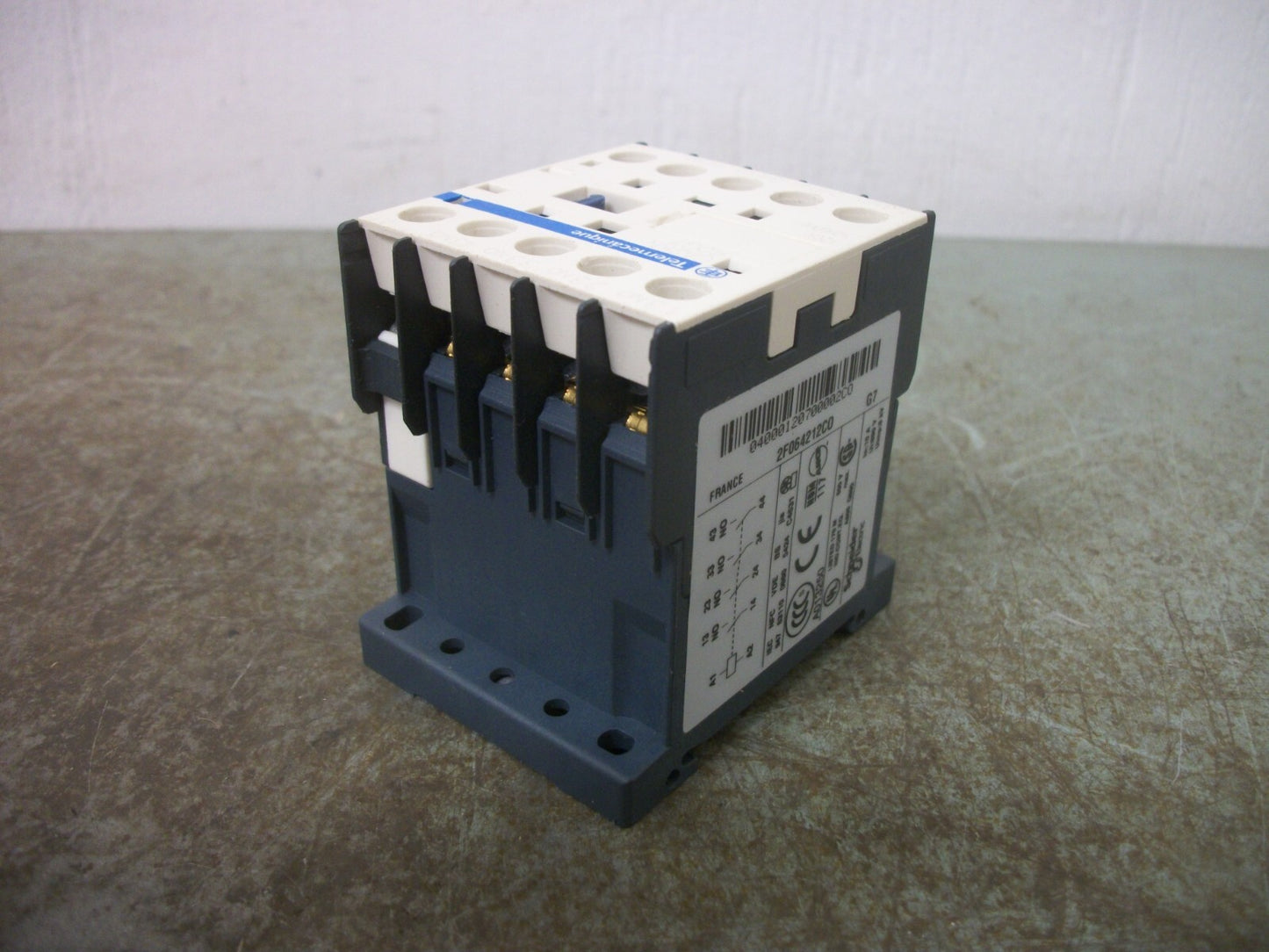 TELEMECANIQUE CONTROL RELAY CA2KN40G7 10AMP 120VCOIL NOB