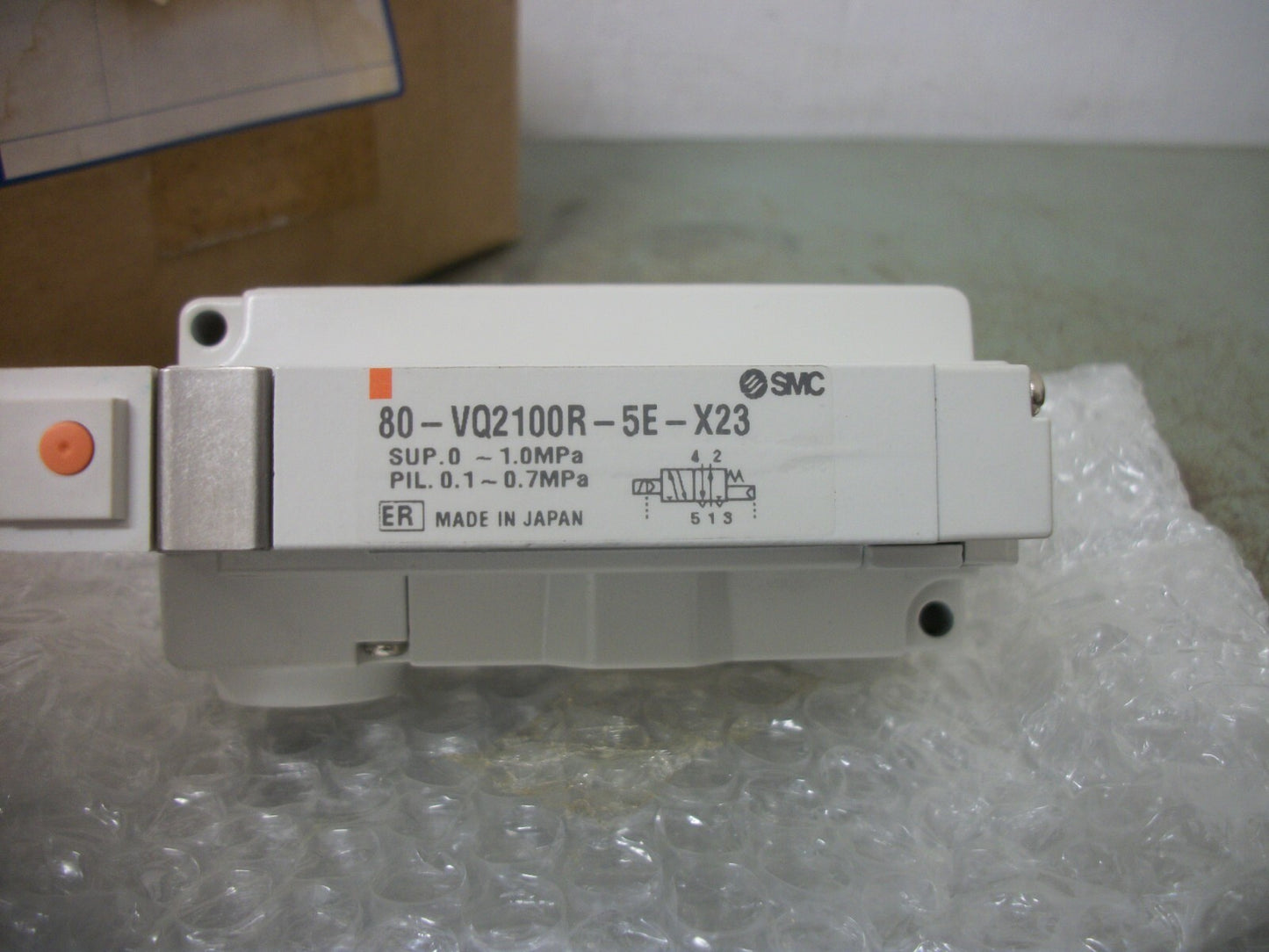 SMC PNEUMATIC SOLENOID VALVE 80-VQ2100R-5E-X23 0.1-0.7MPa 24VCOIL 1W NIB