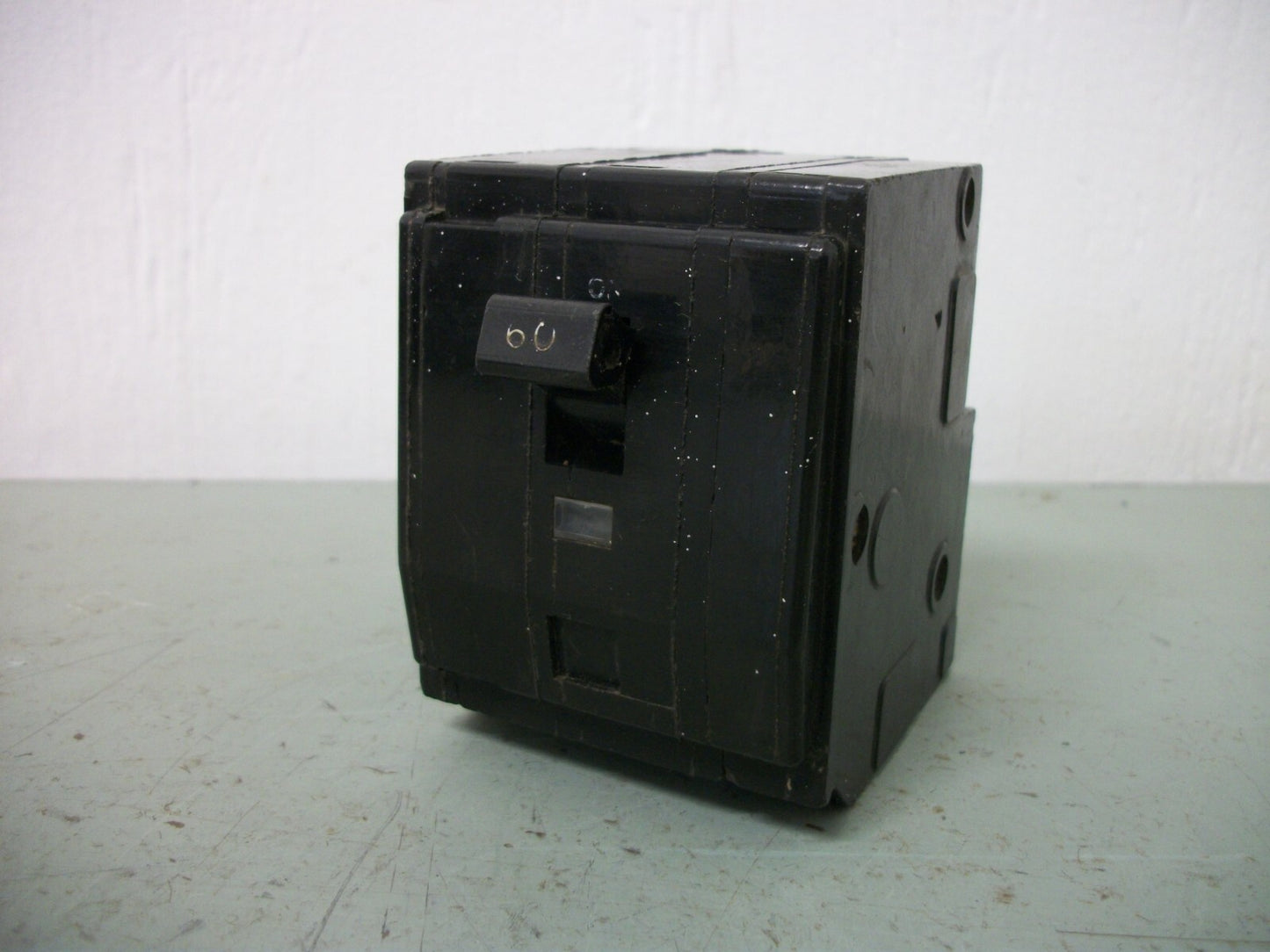 SQUARE D QO CIRCUIT BREAKER QO360 60AMP 240VOLT 3POLE OLD