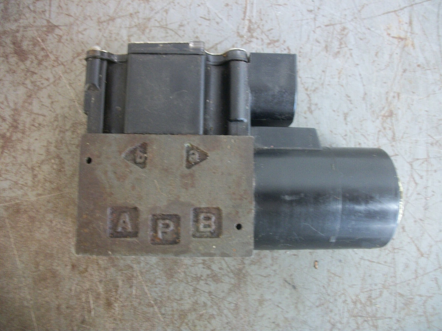 NACHI SOLENOID DIRECTIONAL CONTROL VALVE S-G01-A3X-GRZ-D2-30