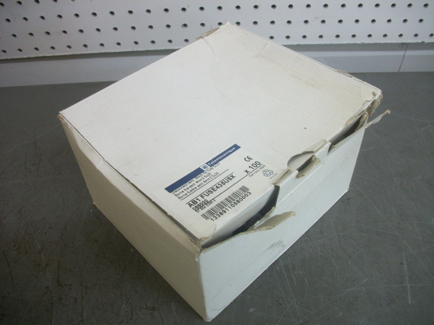 TELEMECANIQUE BOX OF 93 5x20 DISCONNECT TERMINAL FUSE BLOCKS AB1FUSE435U5X NIB