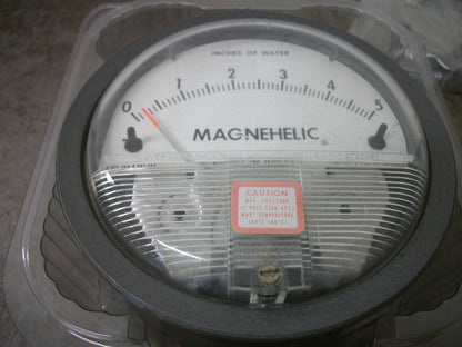 DWYER MAGNEHELIC PRESSURE GAGE 2005 C 0-5" WATER 15PSIG NEW