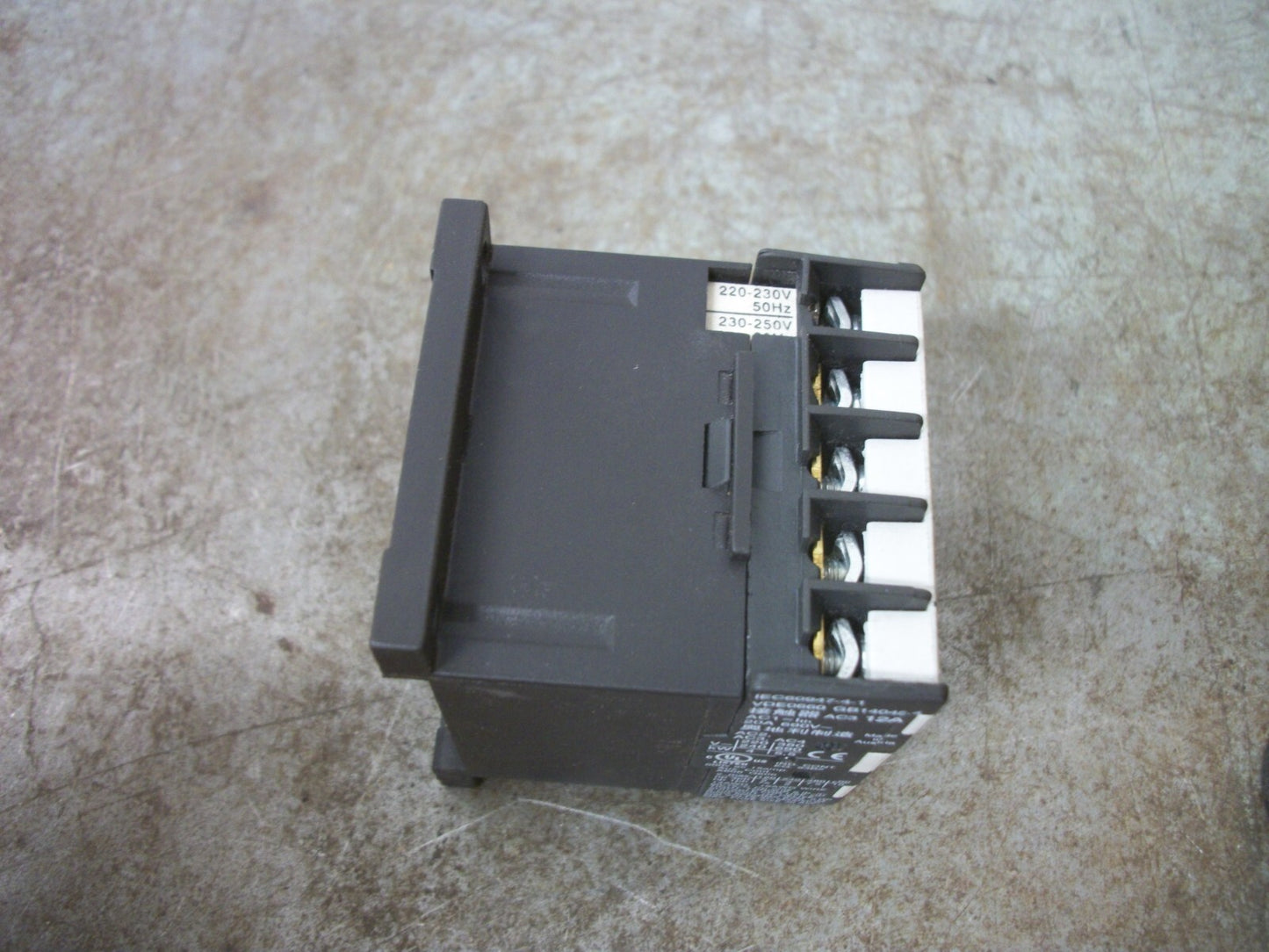 OMRON CONTACTOR J7KNA-12-10 12AMP 230-250VCOIL 3PH 600V 10HP