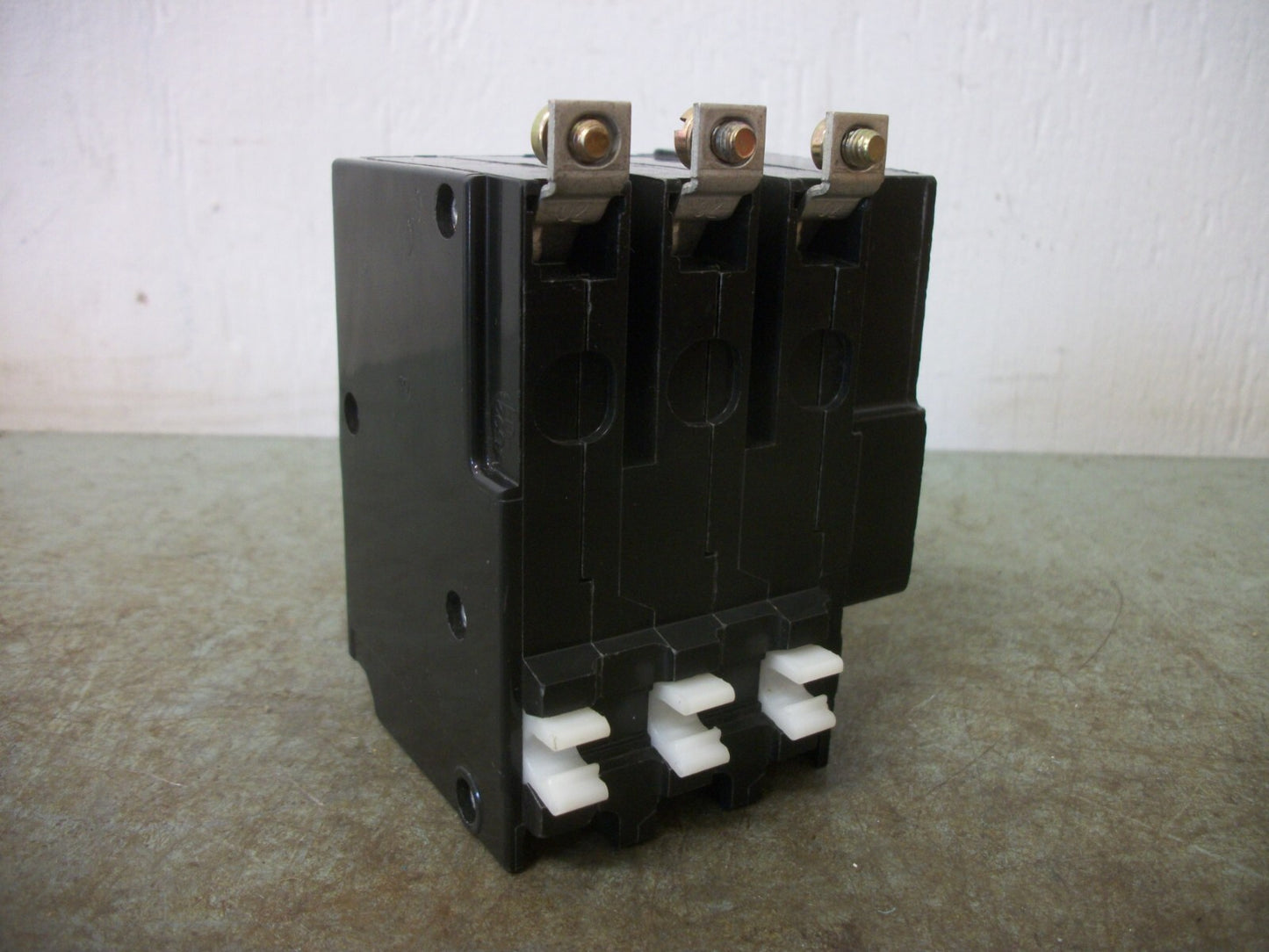 SQUARE D QOB CIRCUIT BREAKER QOB31001021 100AMP 240VOLT 3POLE W/SHUNT