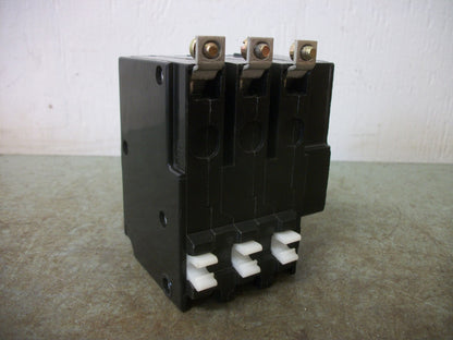 SQUARE D QOB CIRCUIT BREAKER QOB31001021 100AMP 240VOLT 3POLE W/SHUNT