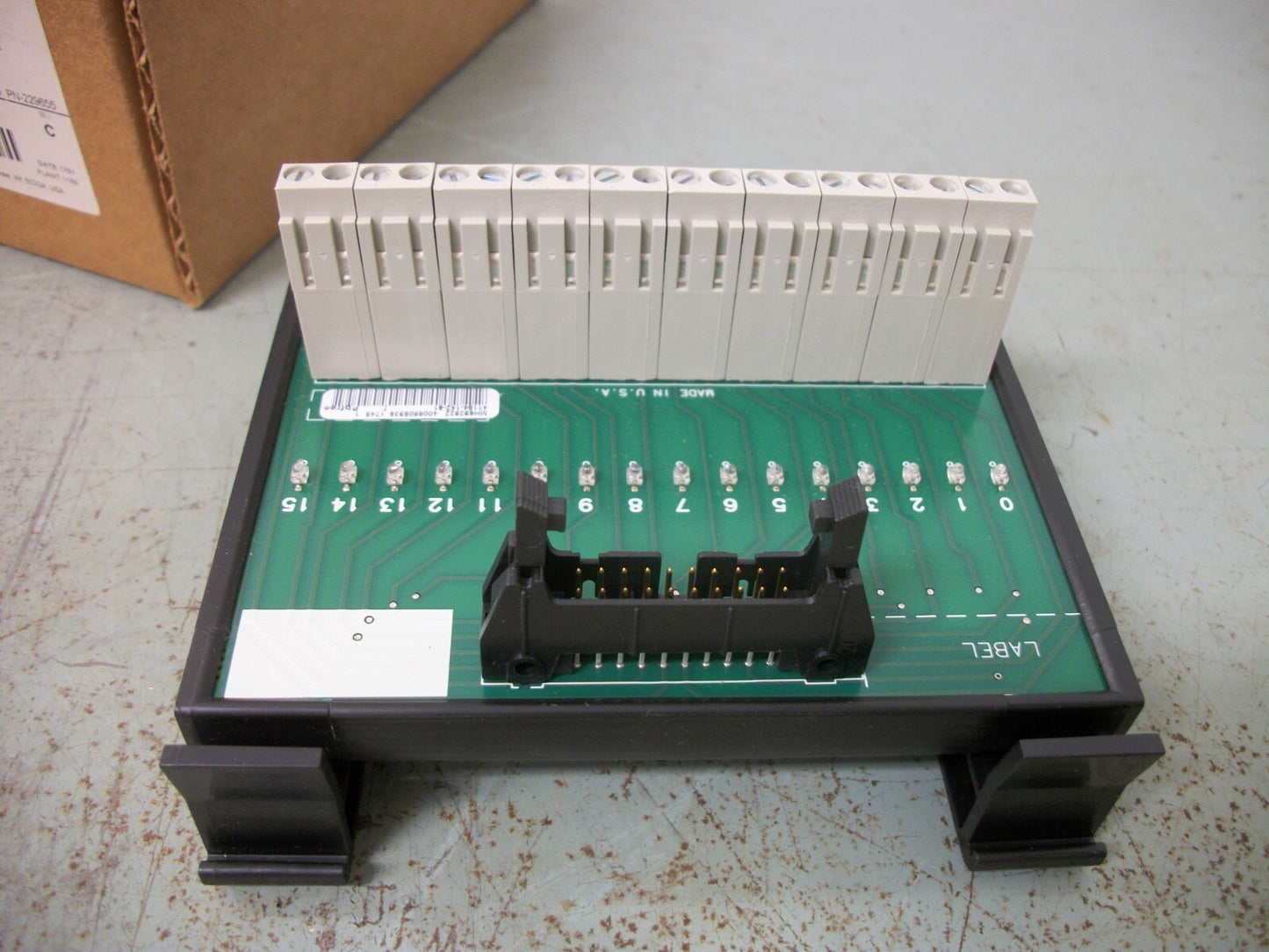 ALLEN-BRADLEY 20-POINT INTERFACE MODULE WITH LEDS 1492-IFM20D120A-2 NIB