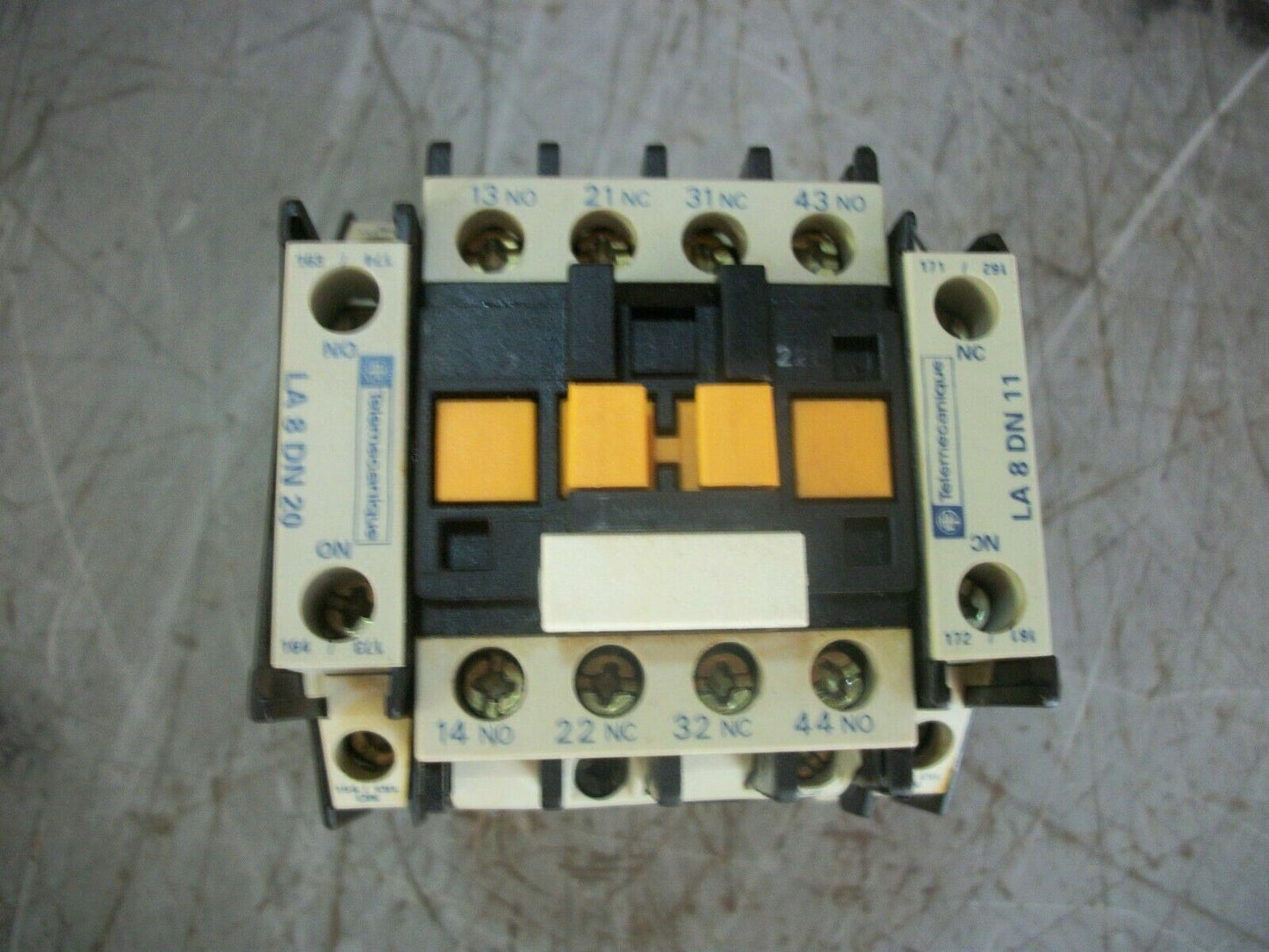 TELEMECANIQUE CONTROL RELAY CA3DN22BD 24VCOIL 10AMP