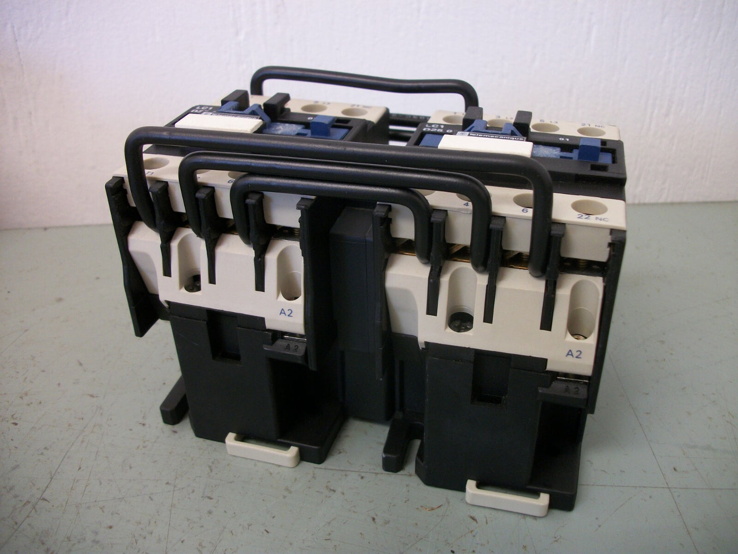 TELEMECANIQUE REV CONTACTOR LC2D2501U6 40AMP 240VCOIL 3PH 600V 20HP NOB