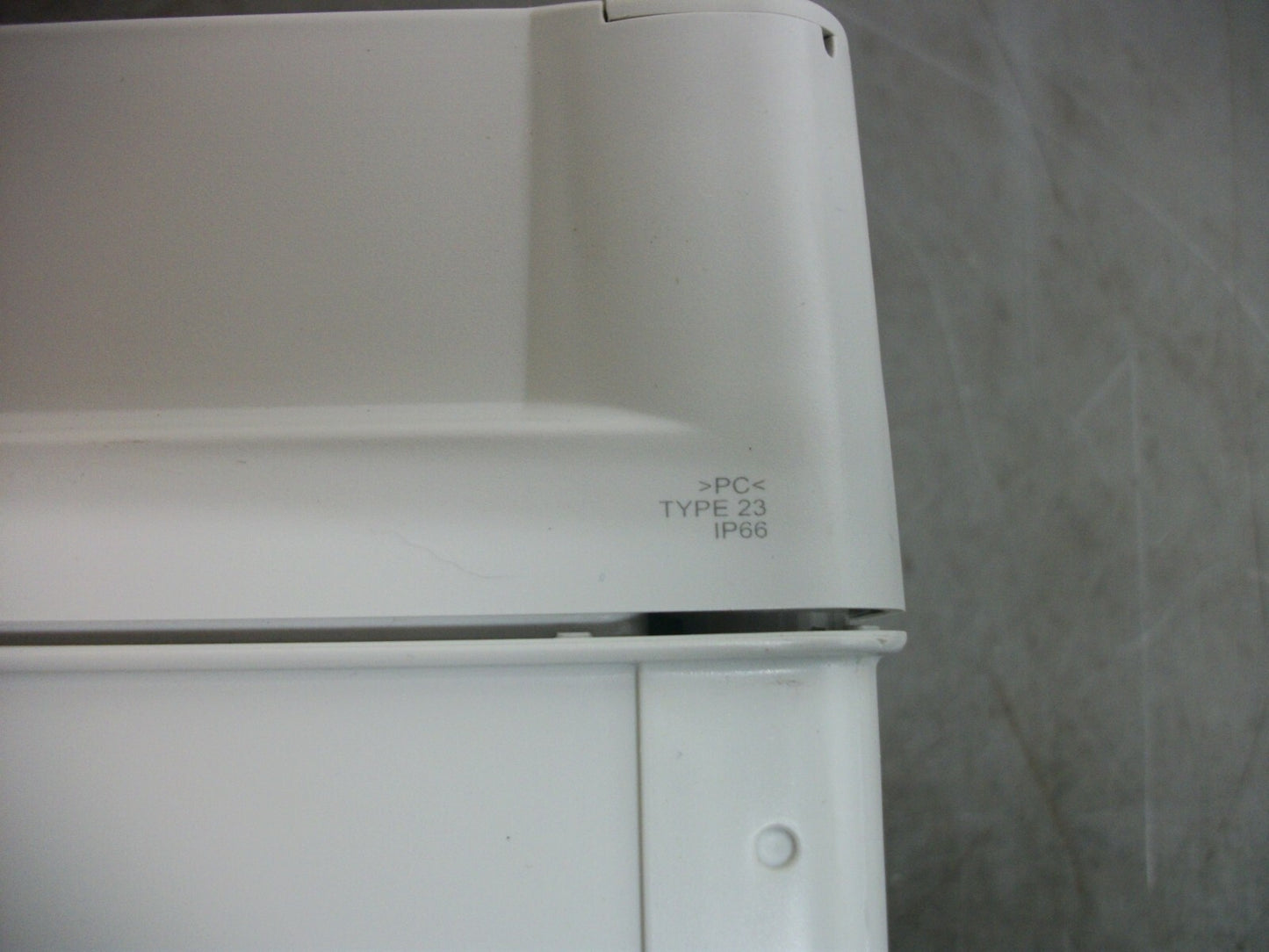 SQUARE D 11"X9"X4.5" PLASTIC ENCLOSURE TYPE 23 IP66 NSYTBP292416H NOB