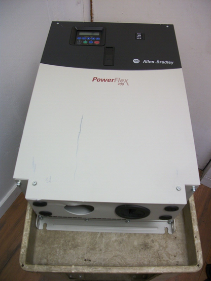 ALLEN-BRADLEY POWERFLEX 400 50HP AC DRIVE 22C-D072A103 3PH 460VOLT DENTED