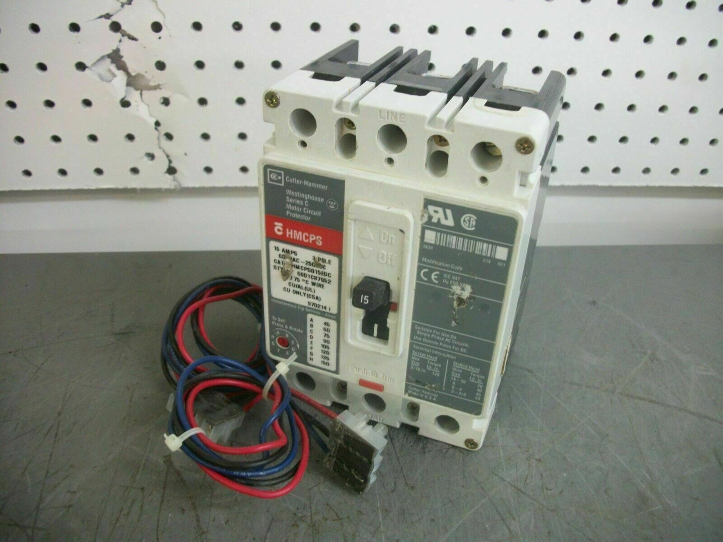 CUTLER-HAMMER HMCPS CIRCUIT BREAKER HMCPS015E0C 15AMP 600VOLT 3POLE W/AUX