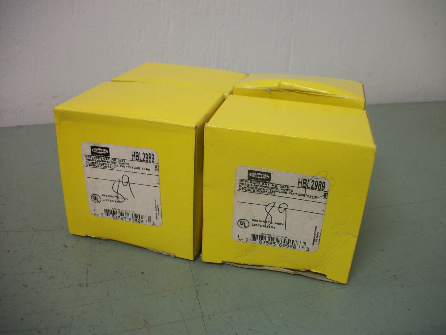 HUBBELL LOT OF 4 WHITE FLUORESCENT LAMPHOLDERS HBL2989 660WATT 600VOLT NIB