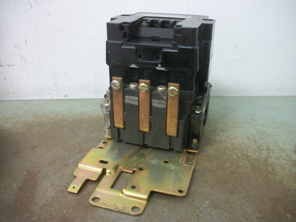 SQUARE D SIZE 3 CONTACTOR 8536SEO1 600VCOIL 3PH 600V 50HP
