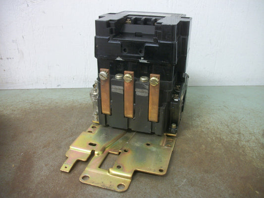 SQUARE D SIZE 3 CONTACTOR 8536SEO1 600VCOIL 3PH 600V 50HP
