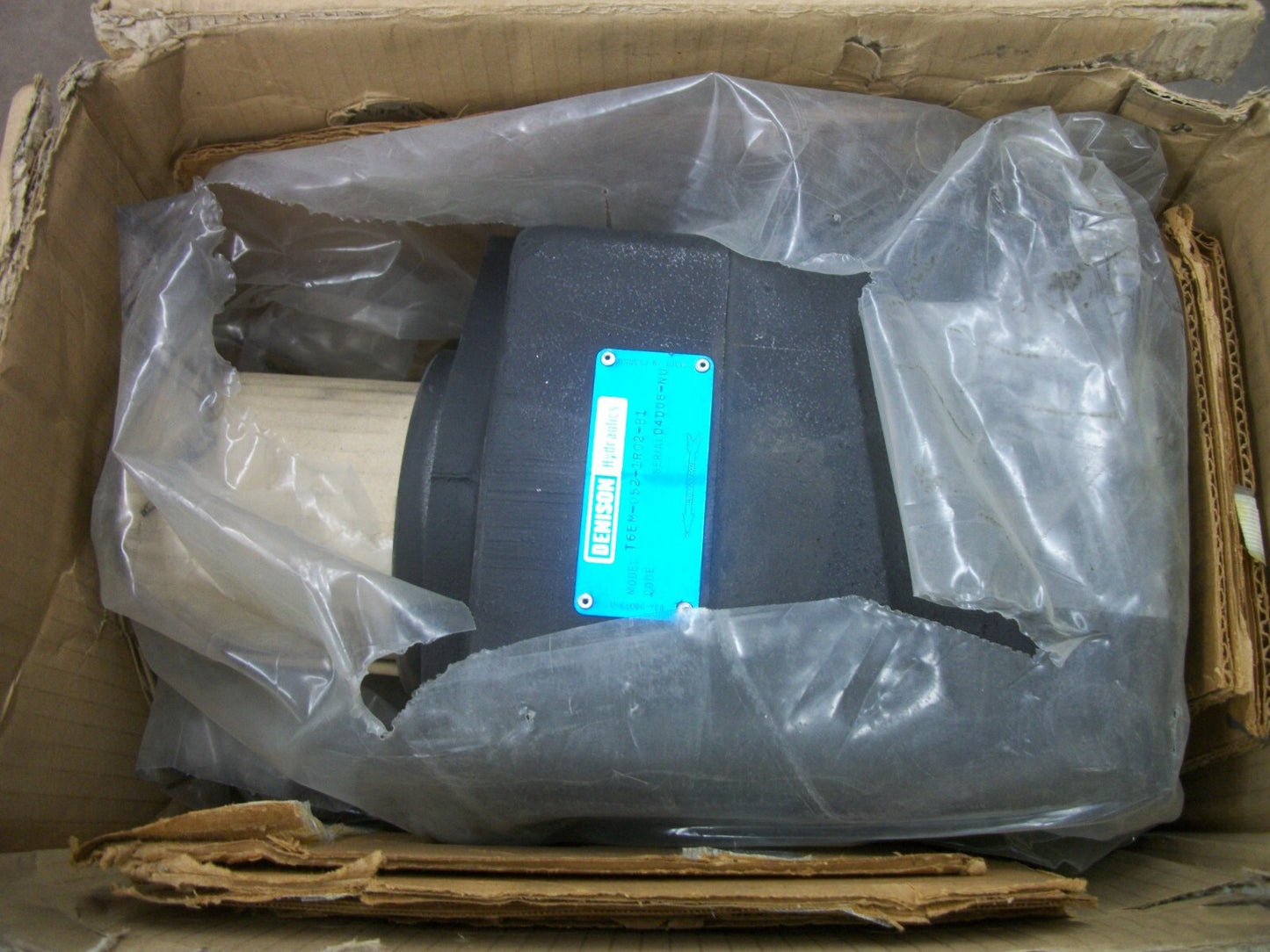 DENISON HYDRAULIC VANE PUMP T6EM-052-1R02-B1 NIB