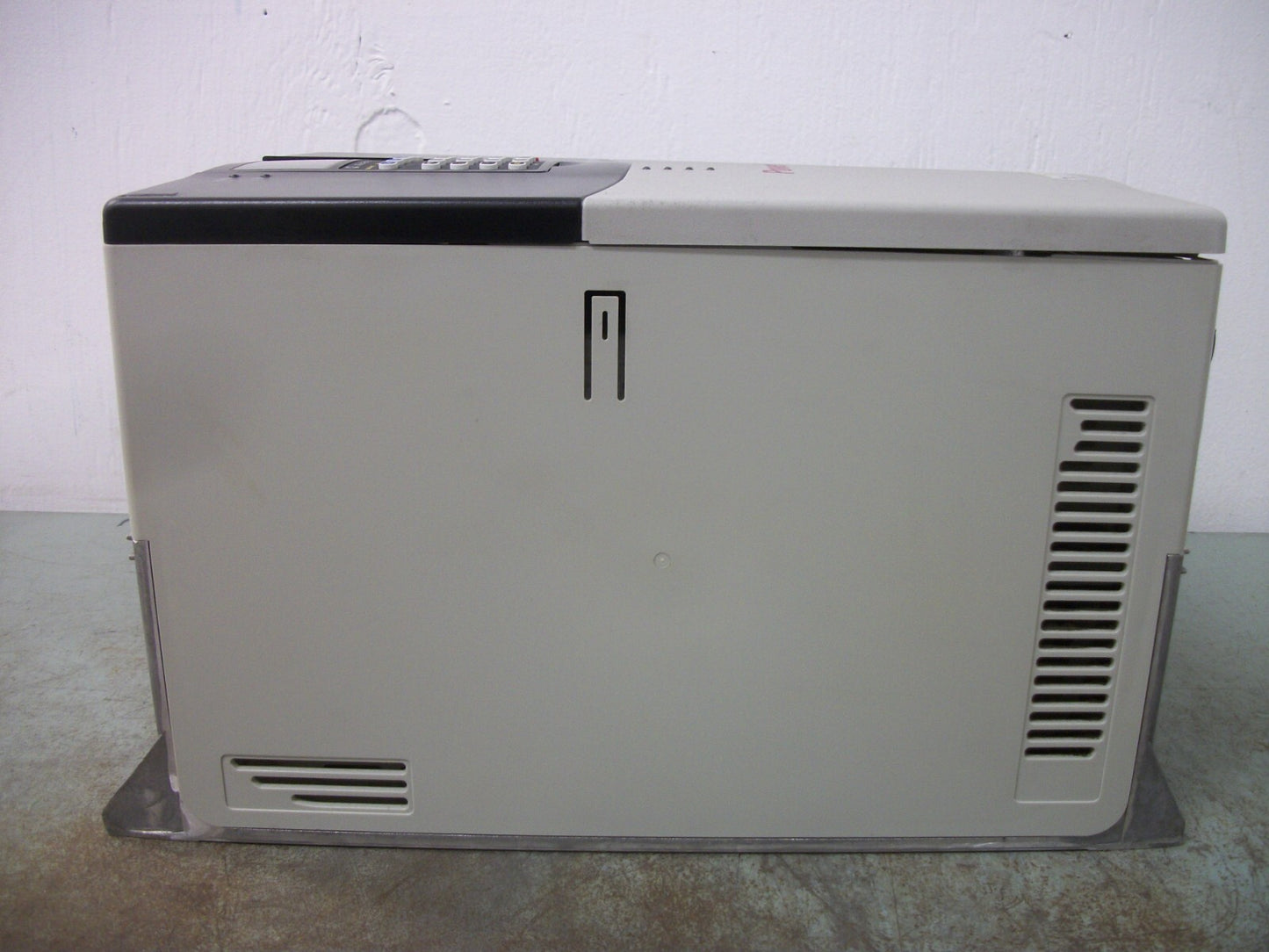 ALLEN-BRADLEY POWERFLEX 700 20HP AC DRIVE 20BE022A3AYNAND1 600VOLT 3PH 22AMP