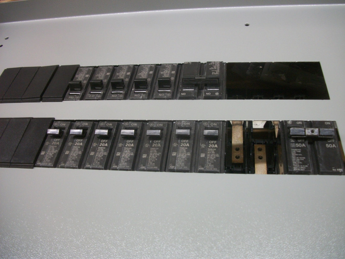 GE RELIAGEAR PANELBOARD INTERIOR AQF1302AB 225A 120/240V 1PH 200A MAIN NIB