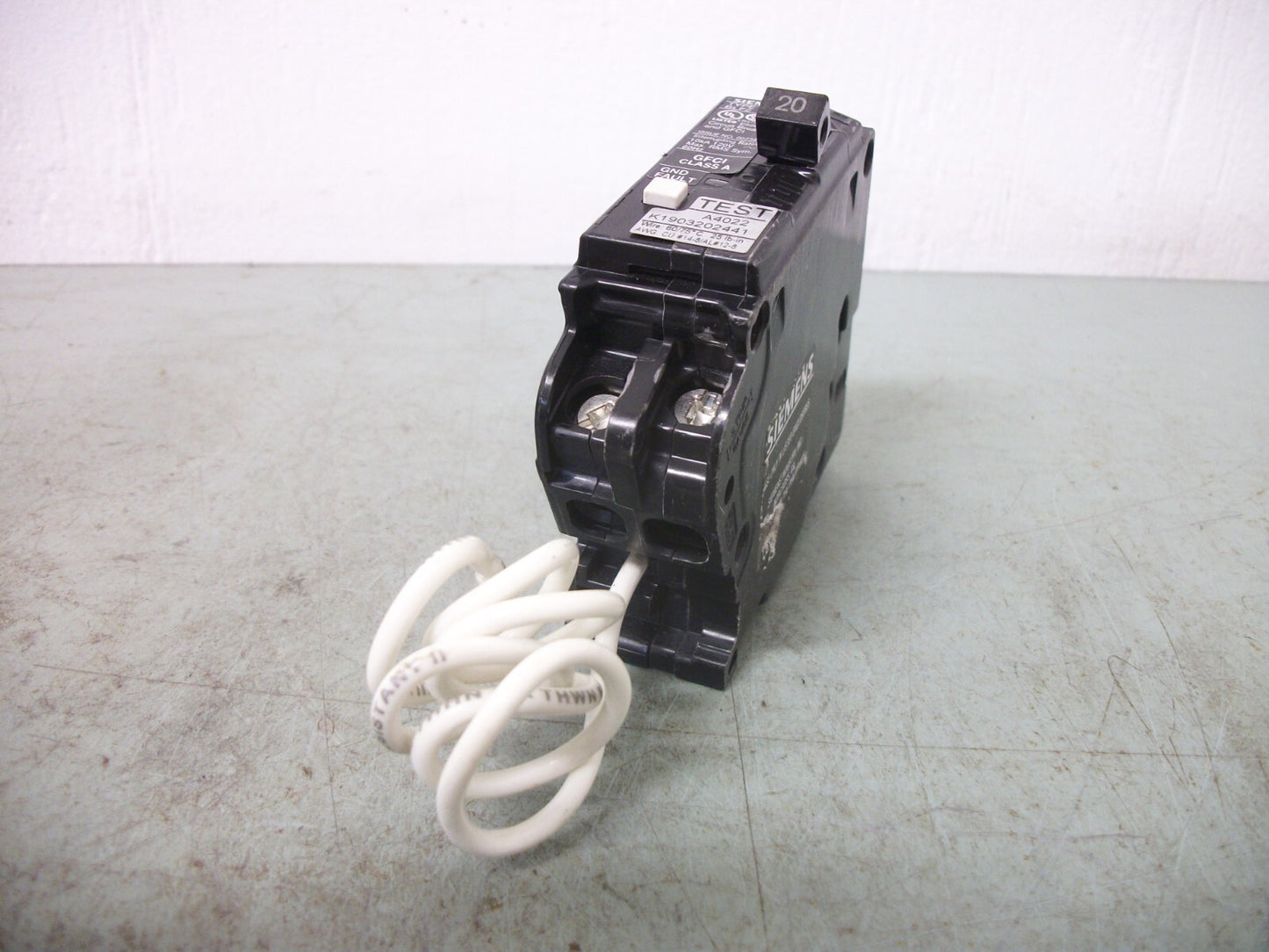 SIEMENS GFCI BLF2 CIRCUIT BREAKER BF120A 20AMP 120VOLT 1POLE