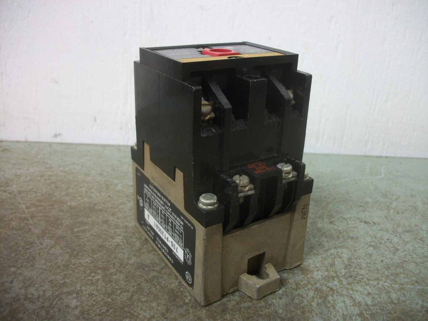 ALLEN-BRADLEY AC CONTROL RELAY 700-PT200A1 120VCOIL