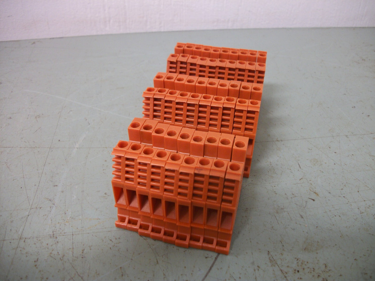 ALLEN-BRADLEY LOT OF 29 TERMINAL BLOCKS 1492-W4-RE