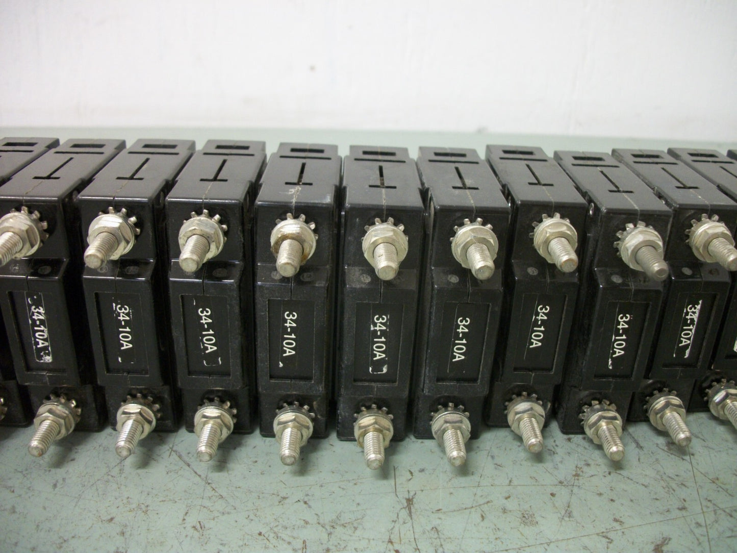 CARLINGSWITCH LOT OF 18 CIRCUIT BREAKERS CA1-X0-02-006-111-C 10AMP 277VOLT 1POLE