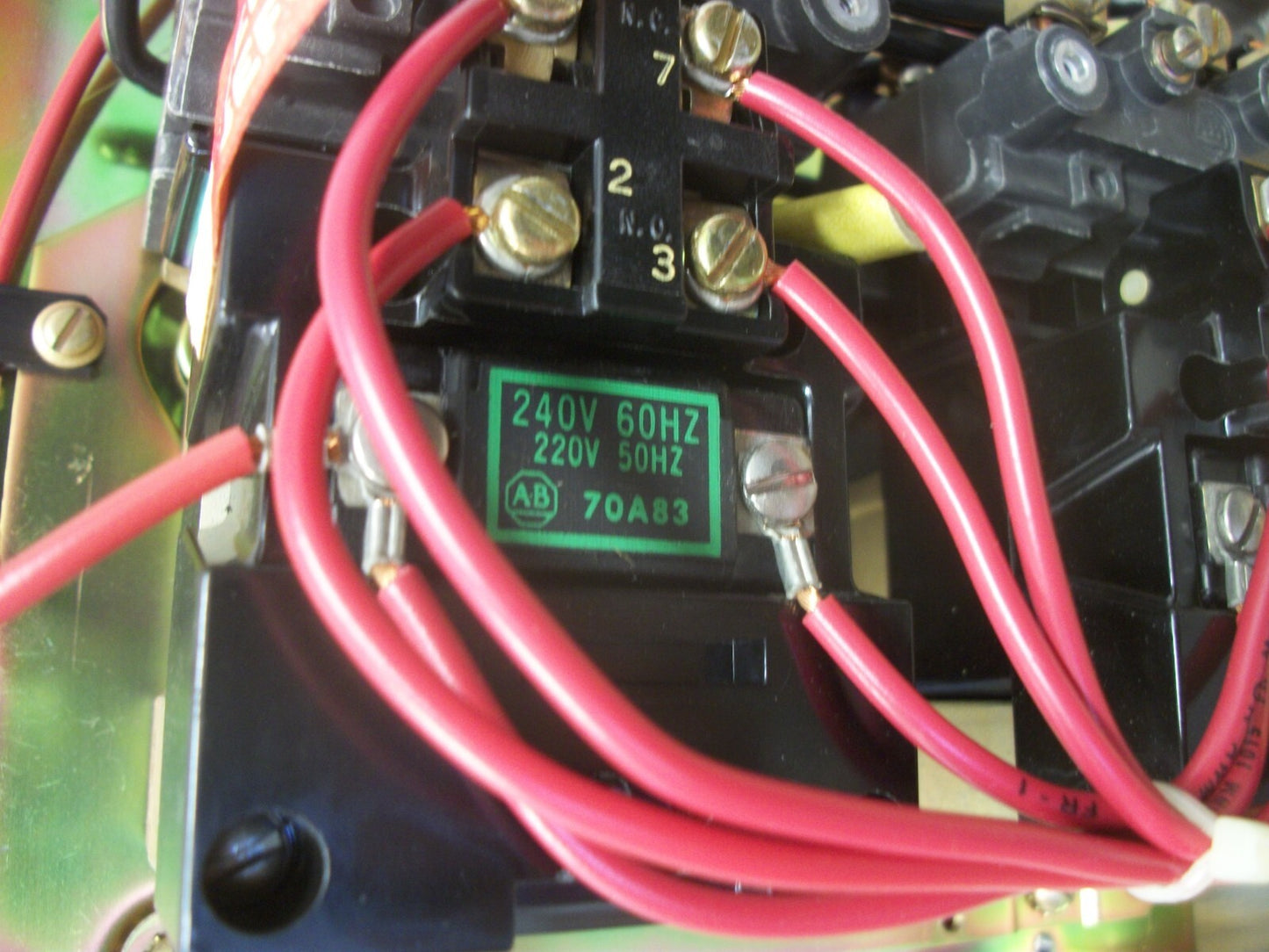 ALLEN-BRADLEY ENCL 705-AUA SIZE 0 REV MOTOR STARTER 240VCOIL 3PH 600V 5HP NEW