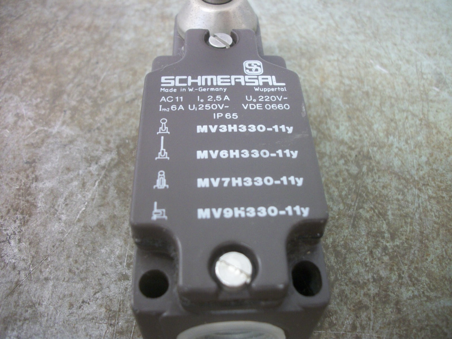SCHMERSAL LIMIT SWITCH MV9H330-11Y NOB