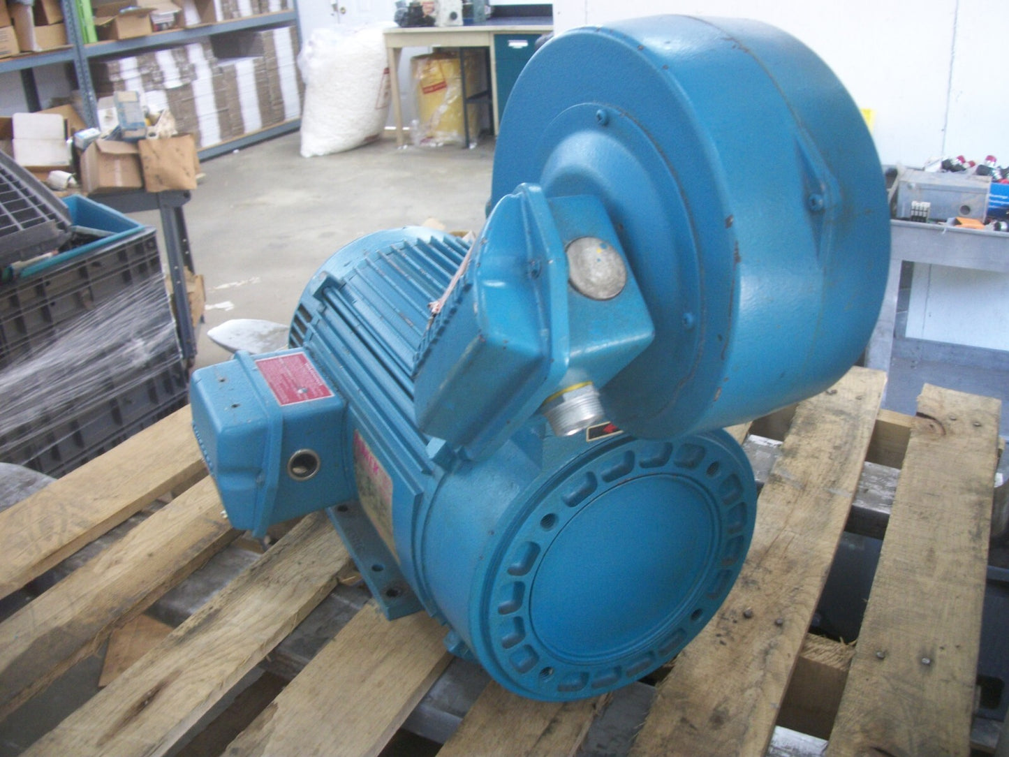 POWERTEC 15HP 213T DPBV BRUSHLESS DC MOTOR A21DSJ1000200000 640VDC 2500RPM W/BLO