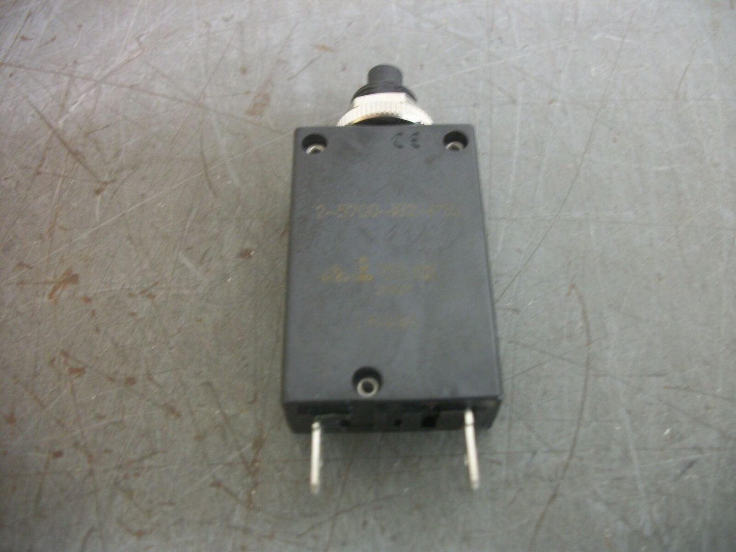 E-T-A PROTECTION CIRCUIT BREAKER 2-5700-IG2-P10-25A 25AMP 250VOLT 1POLE NOB