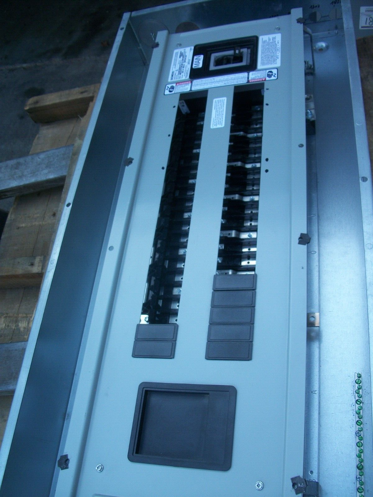 SIEMENS P1 LOAD CENTER PANELBOARD P1E42FX225ATST 250A 480Y/277V 3PH W/225A MAIN