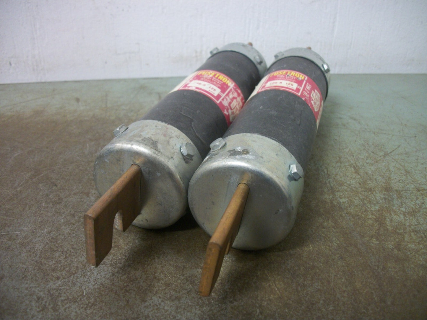 BUSSMANN LOT OF 2 FUSETRON FUSES FRS-R-125 125AMP 600VOLT