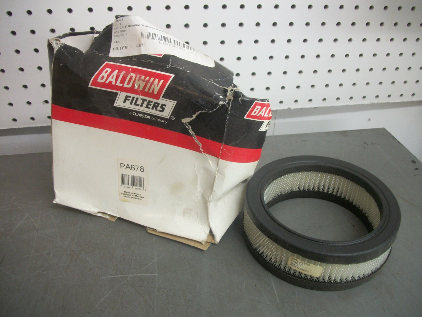 BALDWIN AIR FILTER PA678 NIB