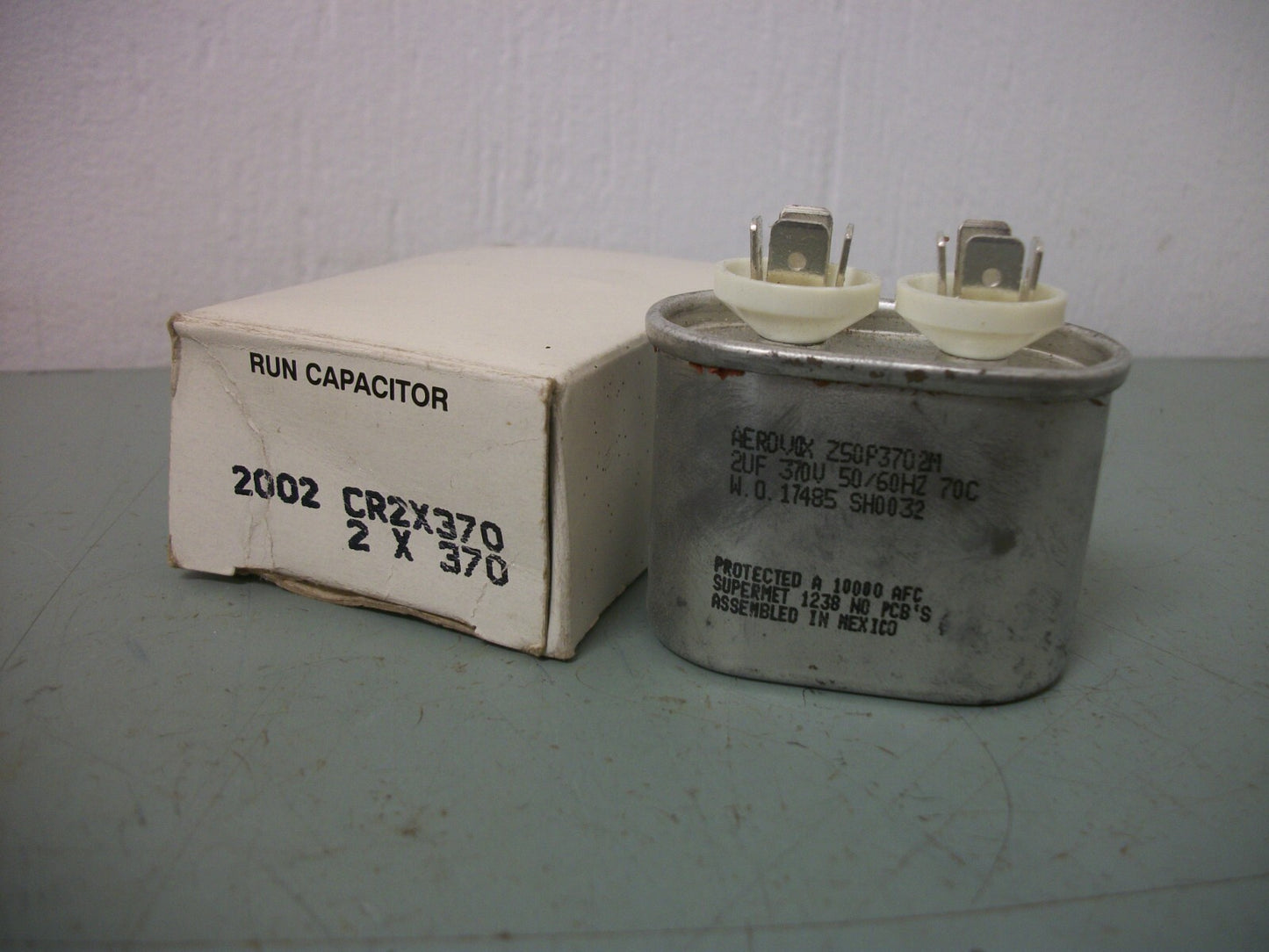 AEROVOX CR2X370 2uF MOTOR RUN CAPACITOR Z50P3702M 370VOLT NIB