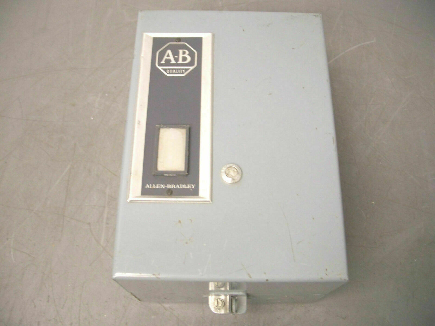 ALLEN-BRADLEY ENCL 60AMP LIGHTING CONTACTOR 500L-COD92 120VCOIL