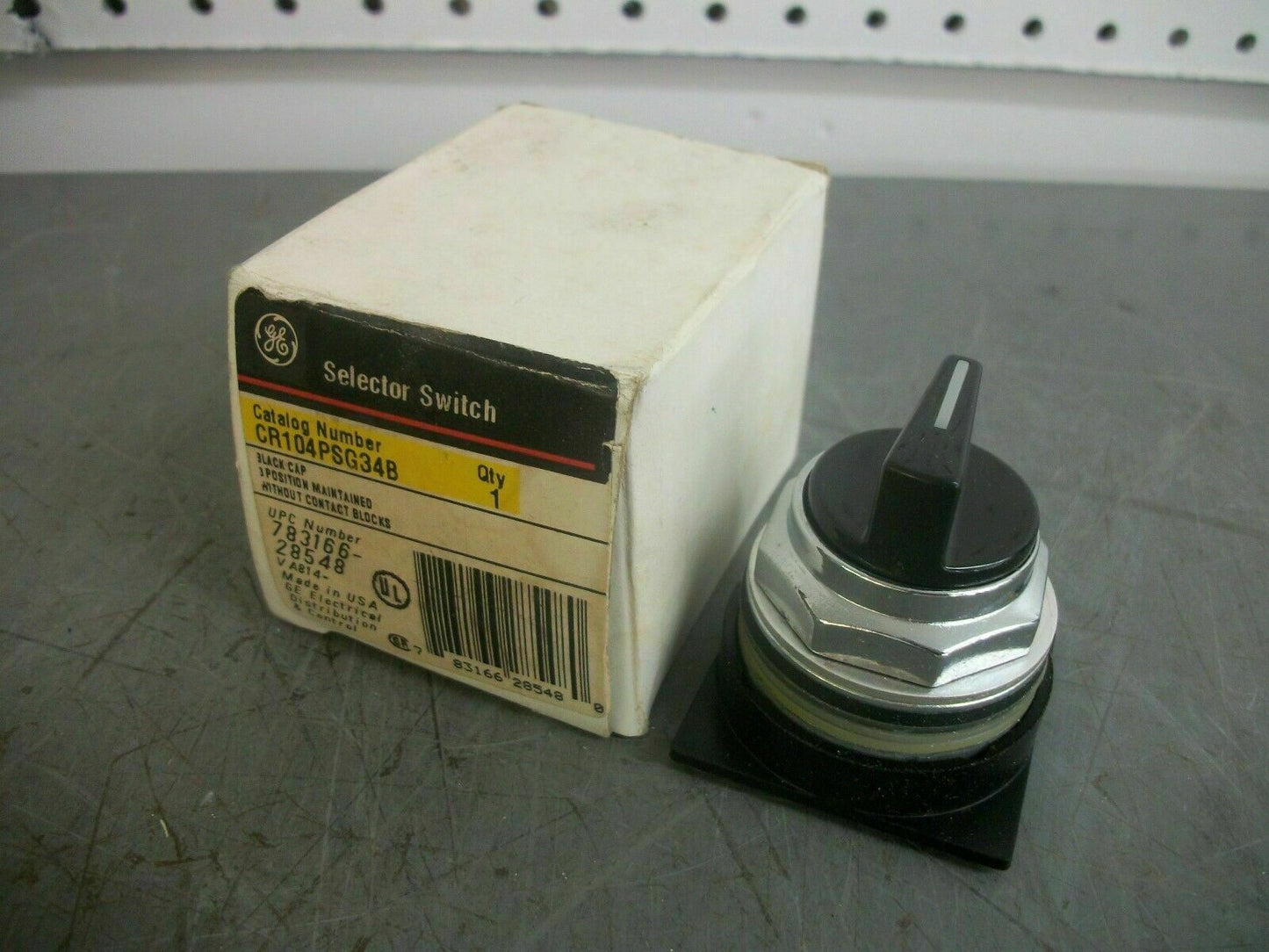 GE 3-POSITION MAINTAINED BLACK SELECTOR SWITCH CR104PSG34B NIB