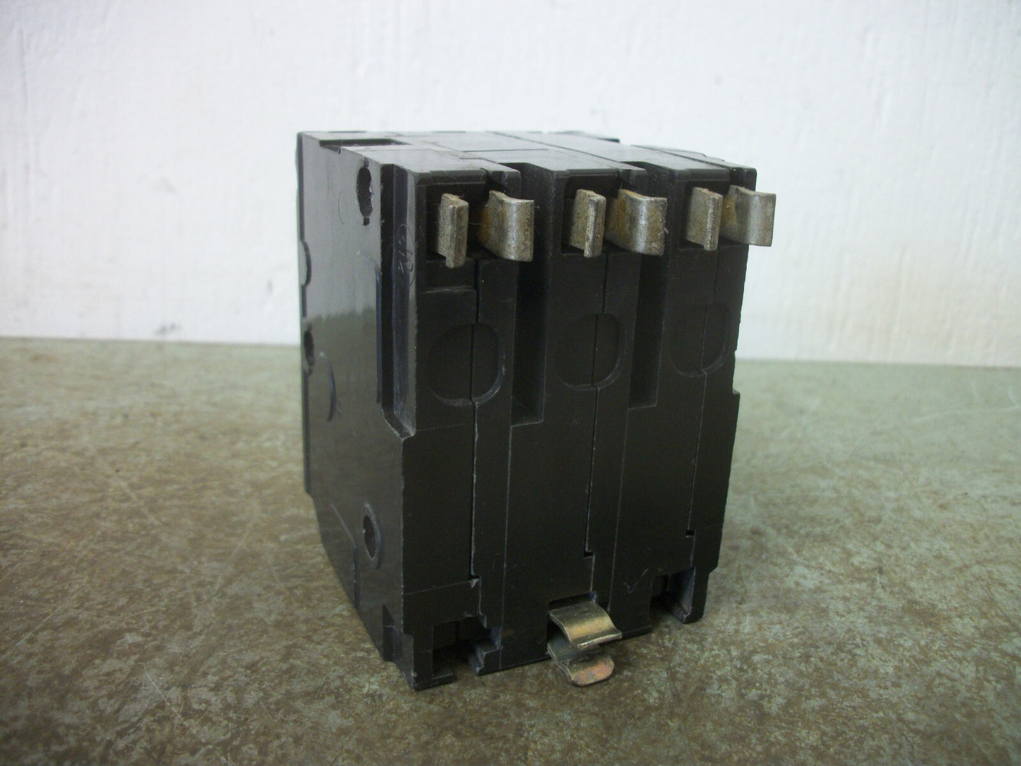SQUARE D QO CIRCUIT BREAKER QO315 15AMP 240VOLT 3POLE