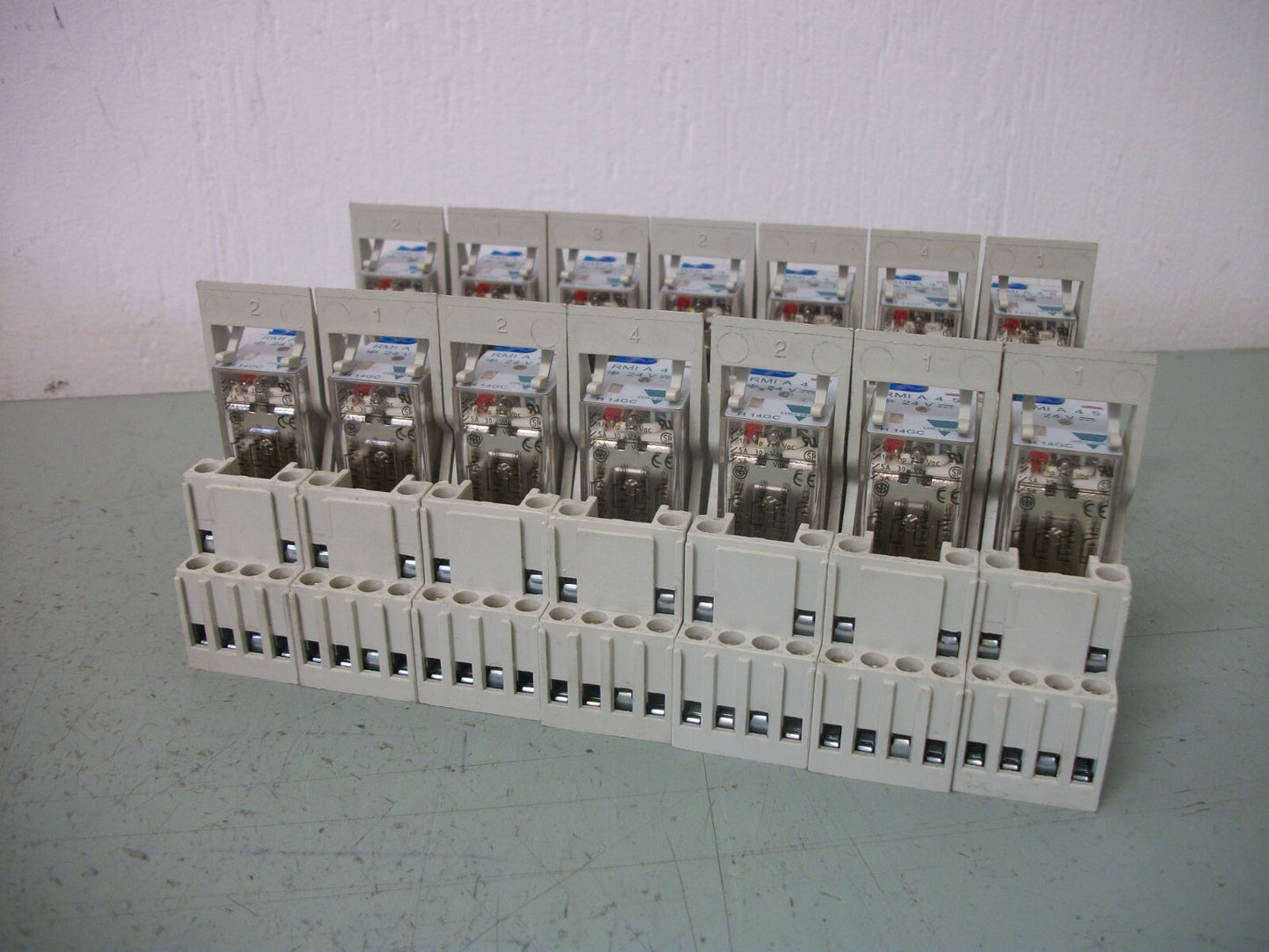 CARLO GAVAZZI LOT OF 14 H 14GC 4PDT RELAYS RMI A 4 5 24VDC