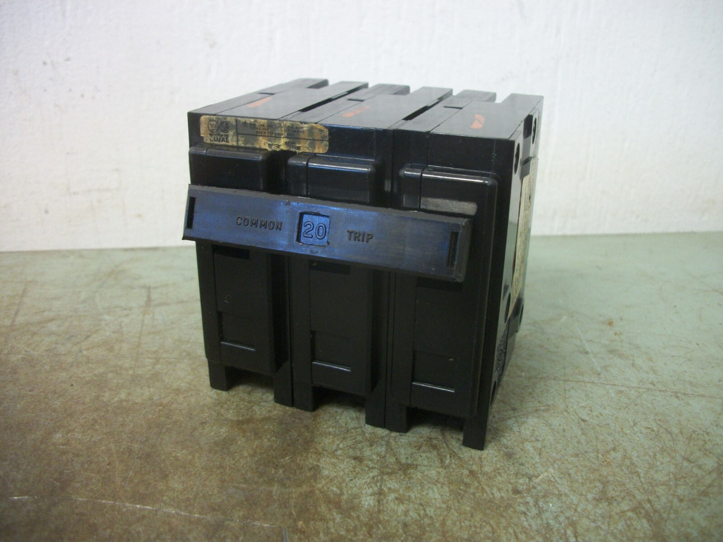 WESTINGHOUSE HQP CIRCUIT BREAKER HQP3020H 20AMP 240VOLT 3POLE