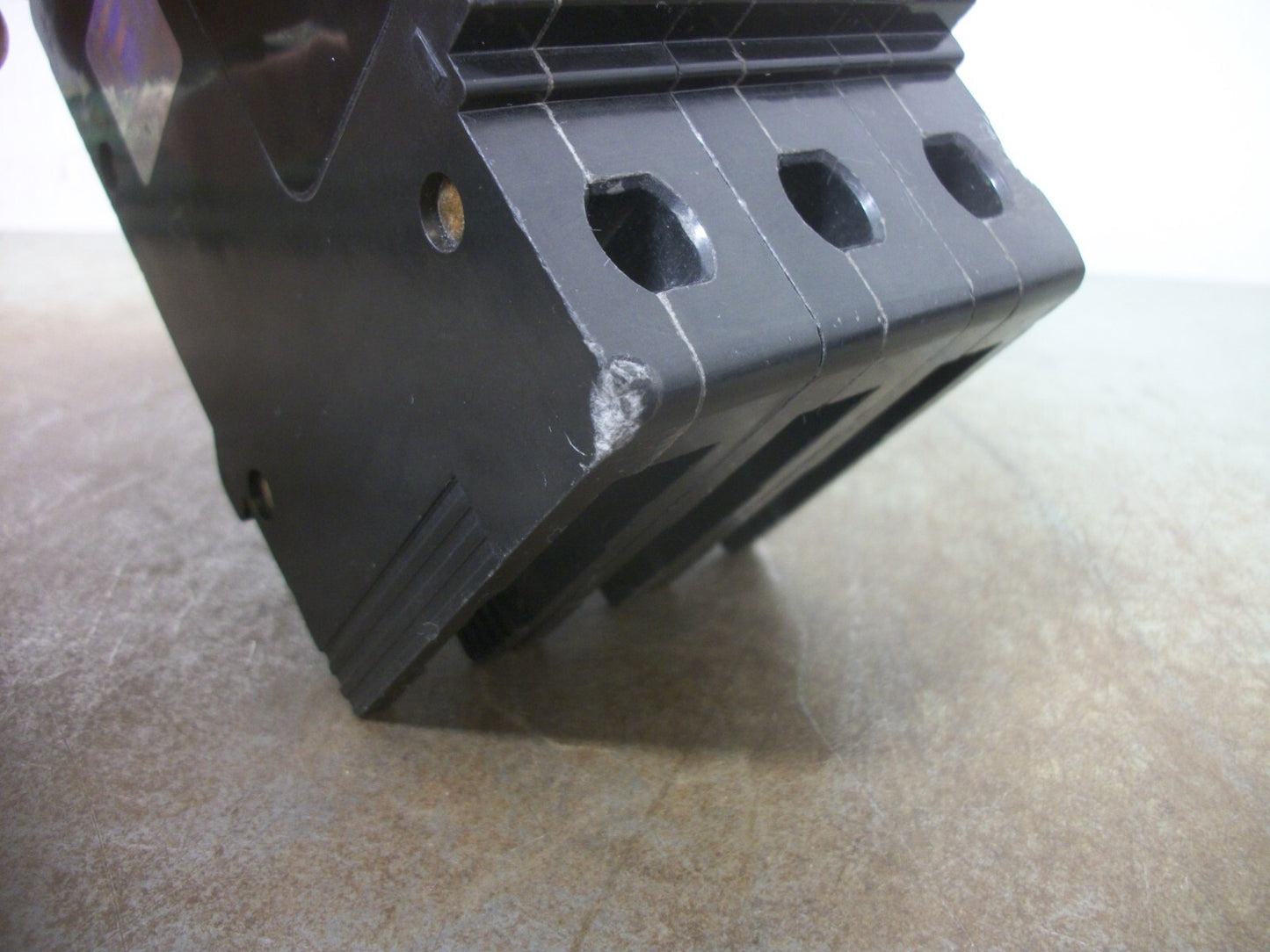 SQUARE D EDB CIRCUIT BREAKER EDB34030 30AMP 480VOLT 3POLE CHIPPED