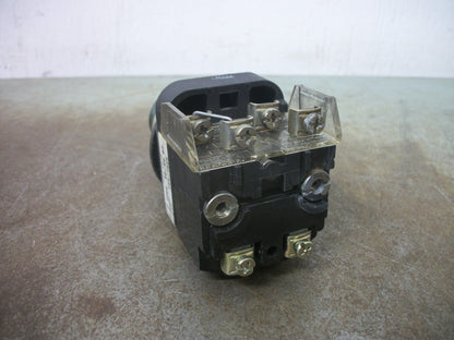 ALLEN-BRADLEY GREEN ILLUMINATED MOMENTARY PUSHBUTTON 800T-PT16G 120V