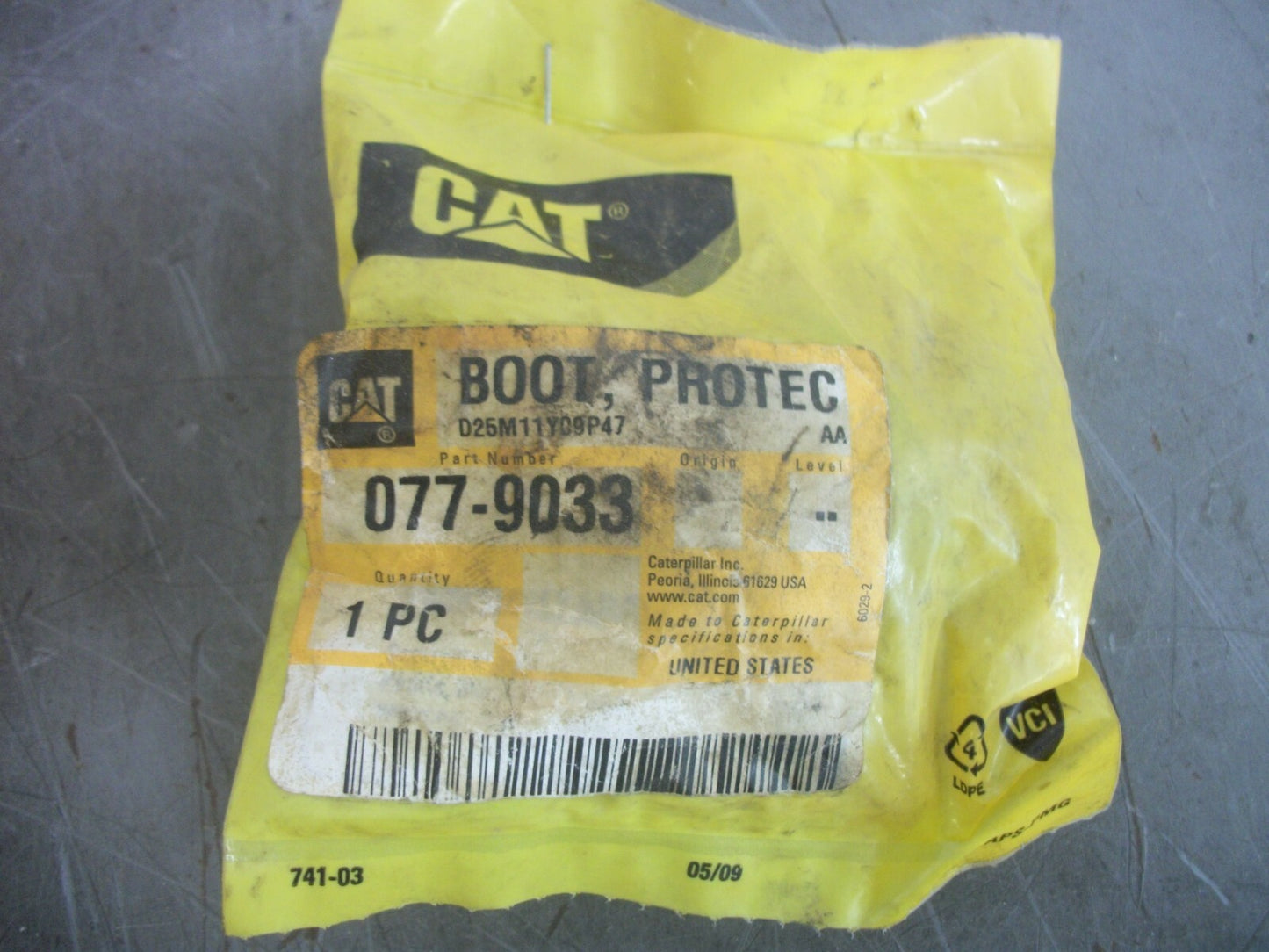 CAT PROTECTIVE BOOT 077-9033 NEW