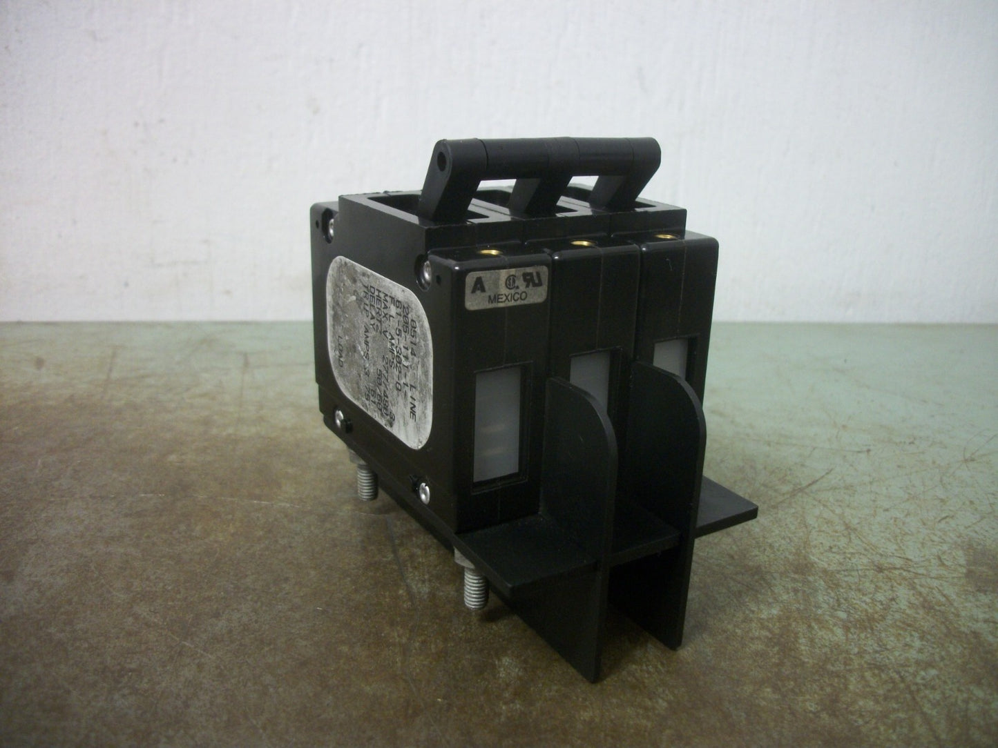 AIRPAX CIRCUIT BREAKER 205-111-1-61-5-302-0 3AMP 277/480VOLT 3POLE NOB