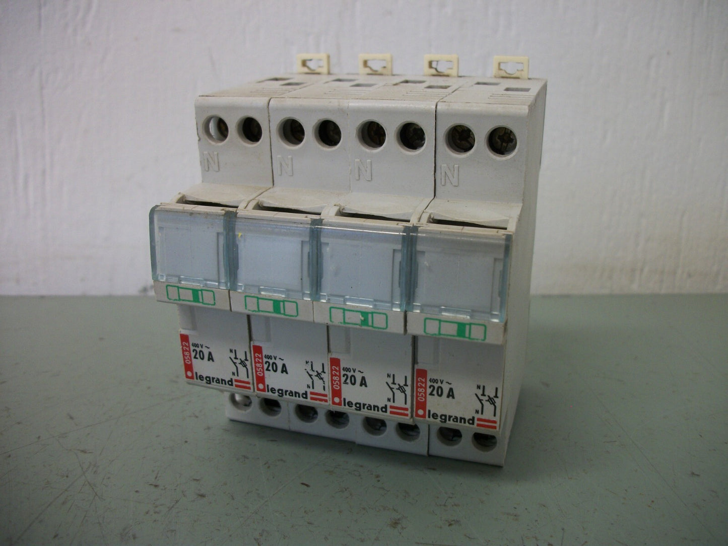 LEGRAND LOT OF 4 FUSEHOLDERS 05822 20AMP 400VOLT 1POLE