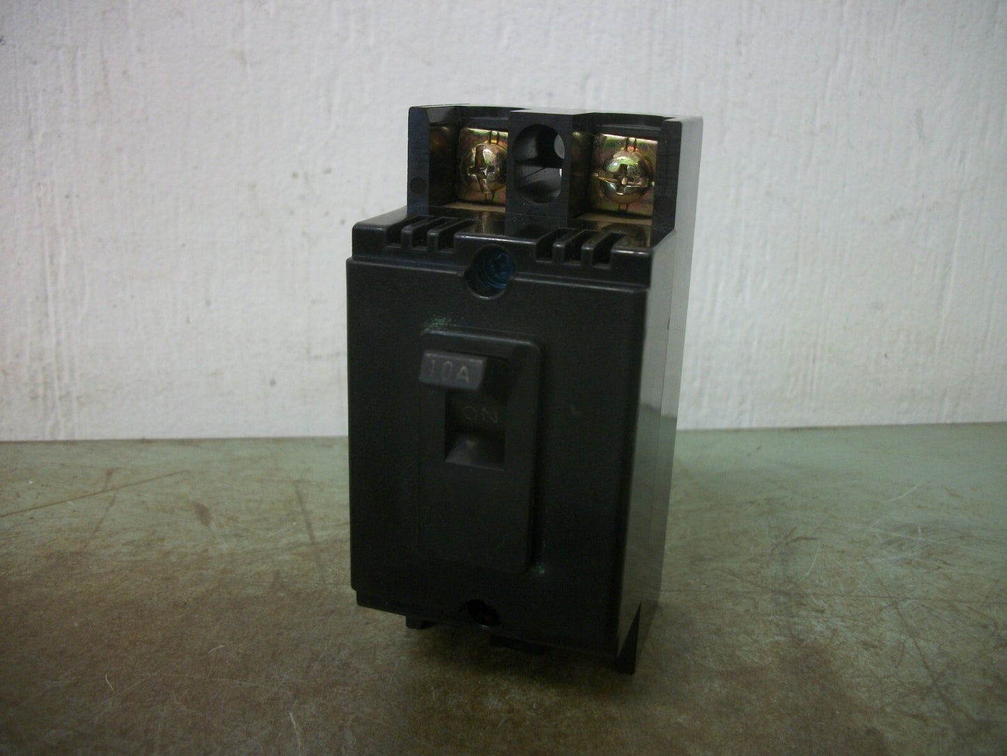 MITSUBISHI NO-FUSE CIRCUIT BREAKER NF30-CB 10AMP 250VOLT 2POLE