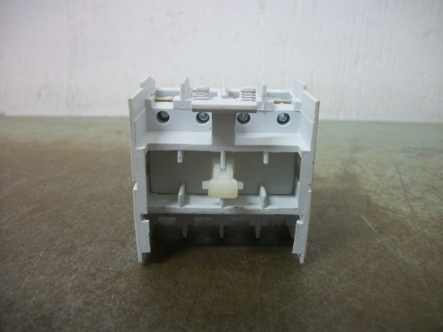 CUTLER-HAMMER 2N.O. 2N.C. AUXILIARY CONTACT BLOCK C320KGT15