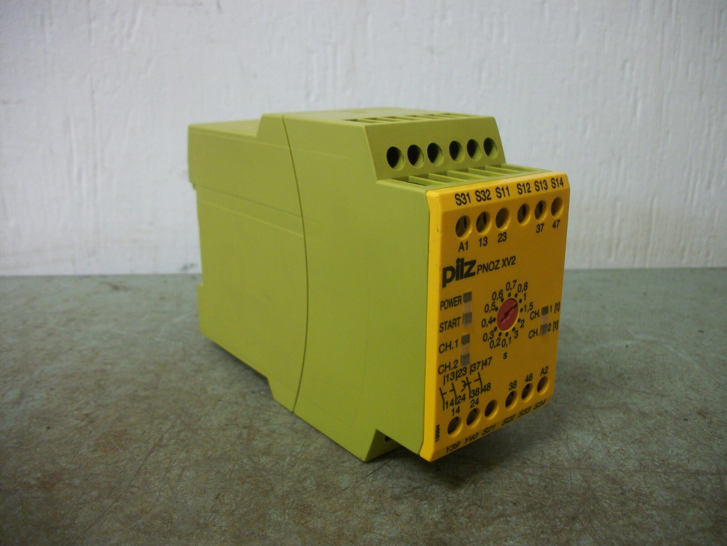 PILZ SAFETY RELAY PNOZ XV2 3/24VDC 2N/0 2N/0 T 24VDC 4.5W