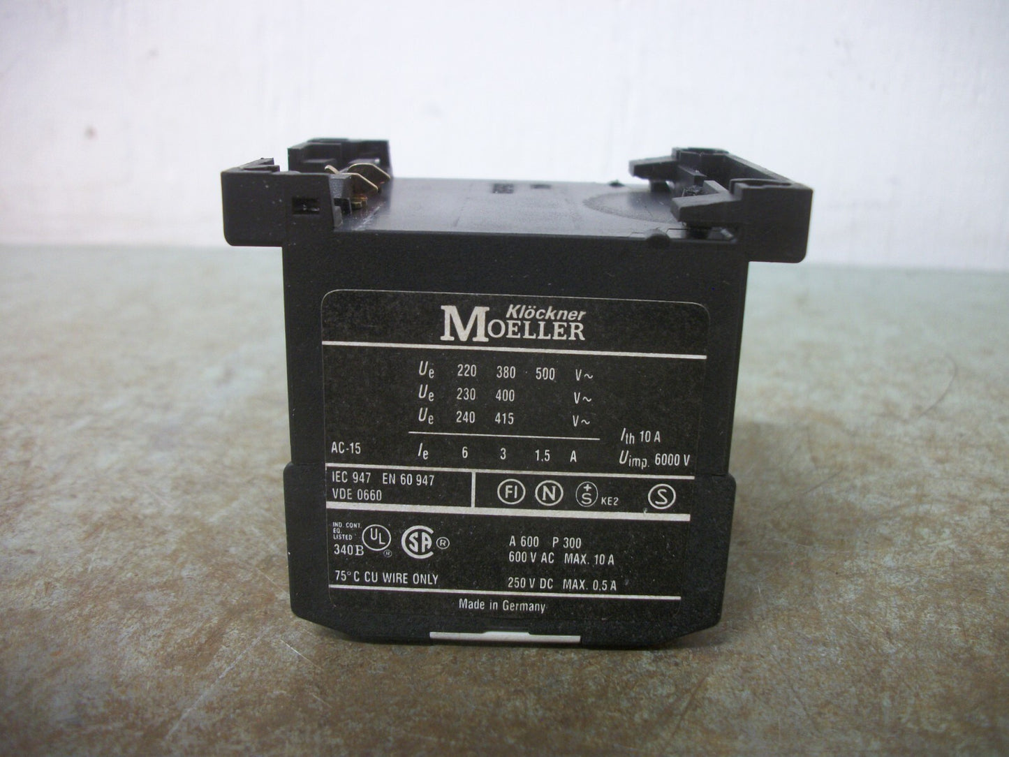 KLOCKNER-MOELLER CONTROL RELAY DILER-40 10AMP 120VCOIL 600VOLT