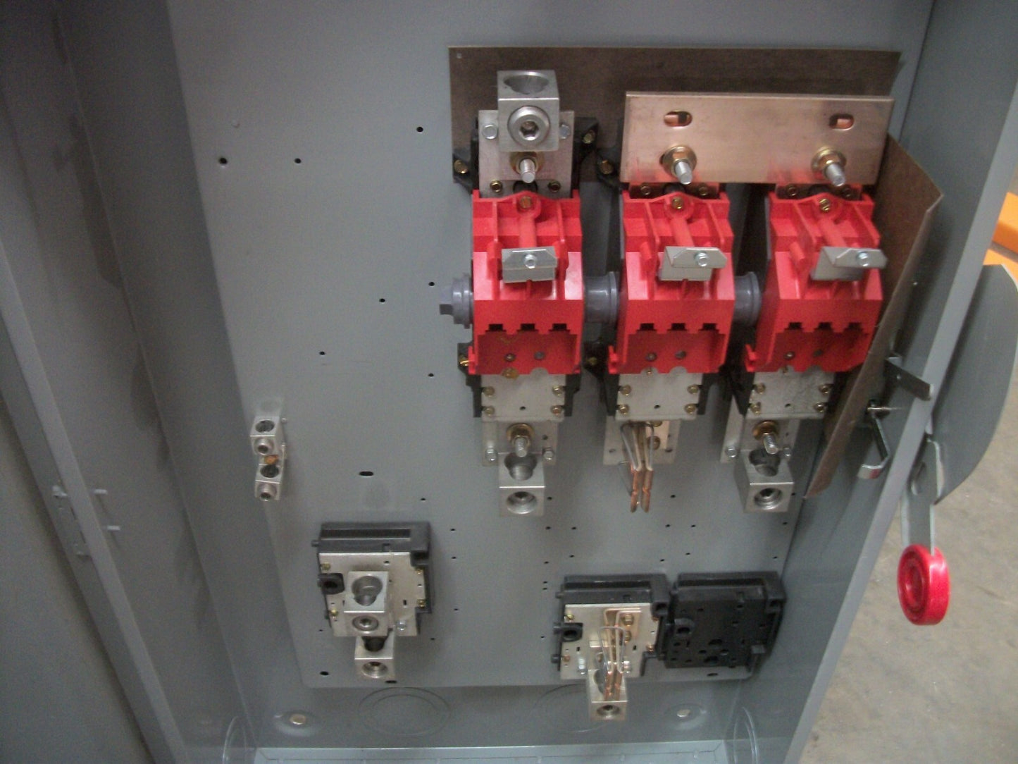 CUTLER-HAMMER DISCONNECT TYPE 3R DH165NRK 400AMP 600VDC 1POLE FUSIBLE