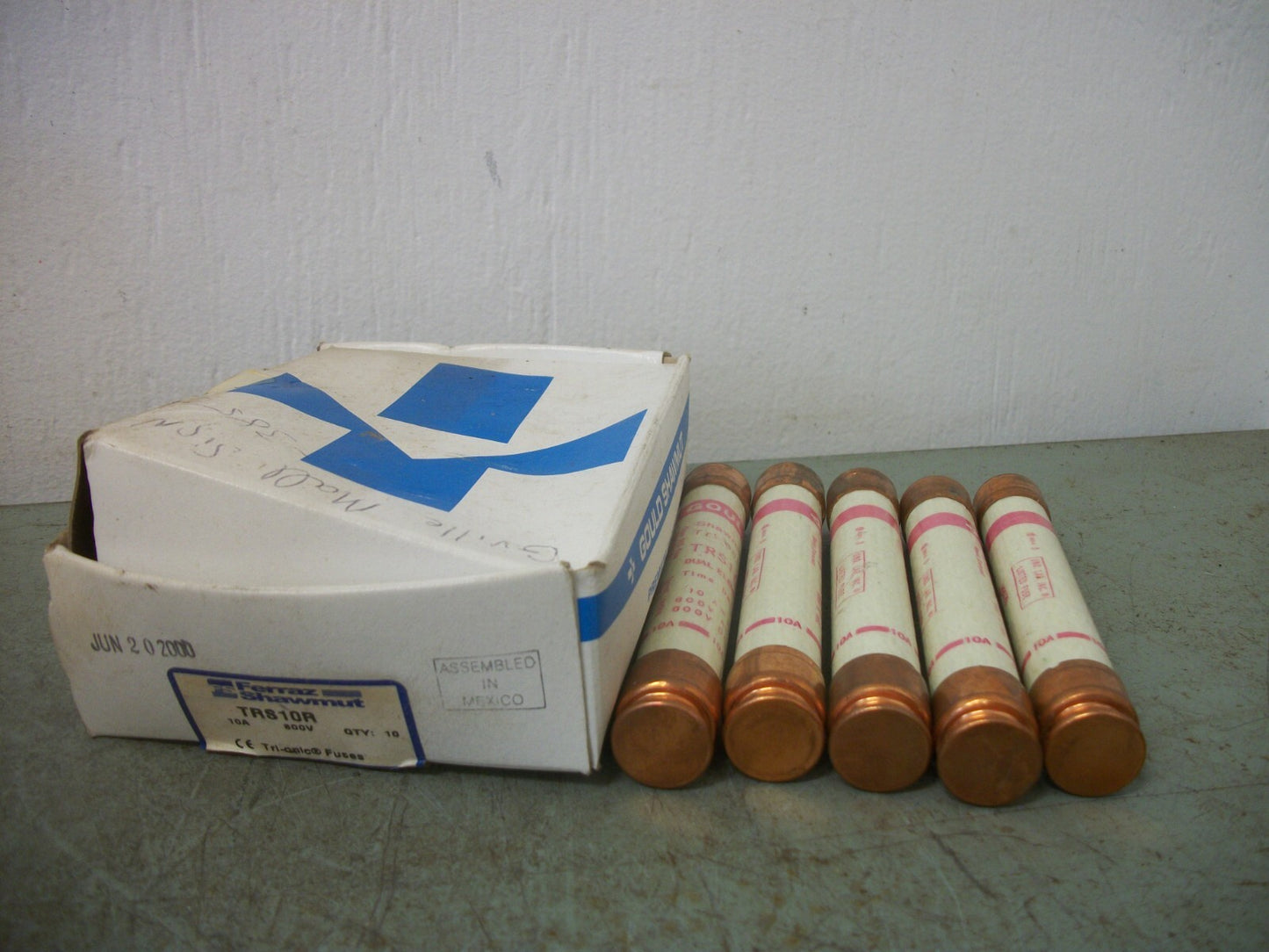 FERRAZ-SHAWMUT BOX OF 5 TRI-ONIC FUSES TRS10R 10AMP 600VOLT NIB