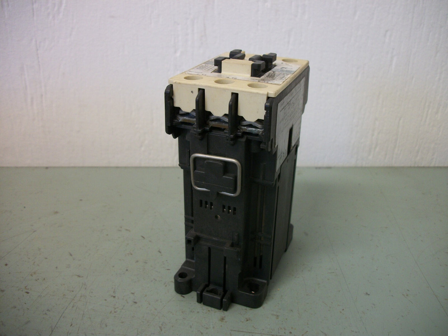 FUJI CONTACTOR SC-E02/G 20AMP 24VCOIL 3PH 600V 5HP